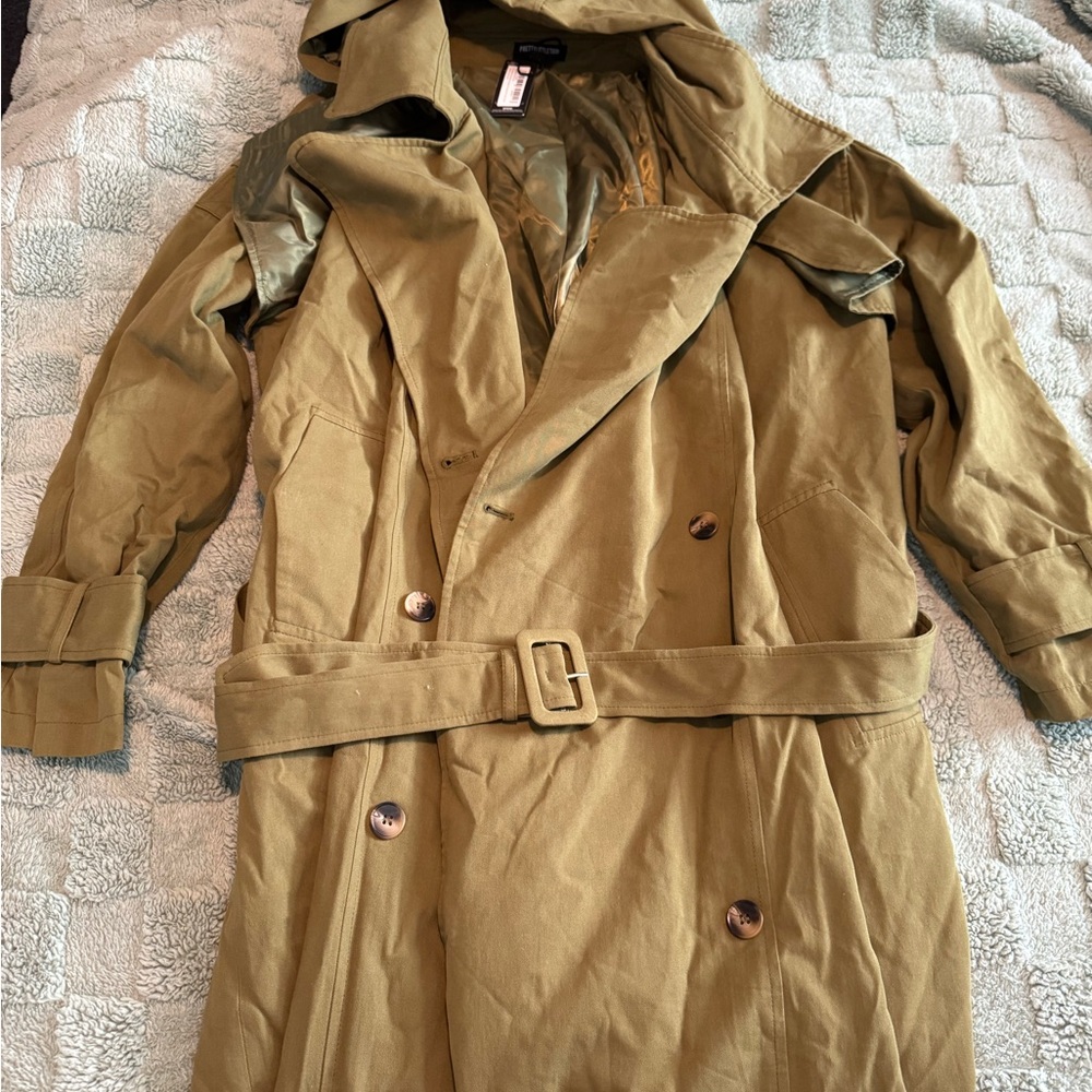 PrettyLittleThing Woman’s Double-Breasted Trench Coat in Olive Green